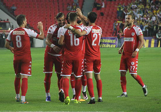 Samsunsporlu futbolcuların gol sevinci
